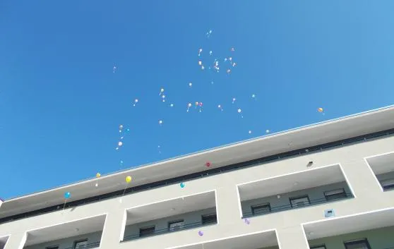 Bild: 99 Luftballons auf ihrem Weg über Wendlingen