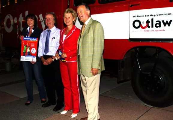 Bild: Spenden-Rekord für Dresdner Kinder - Dresden bundesweit Spitzenreiter / OBM Orosz vor Ort bei Spendenaktion