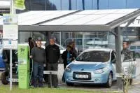 Mobil mit der Kraft der Sonne! Pilotprojekt Solartankstelle VARIO SUNport offiziell in Betrieb genommen Bild: Mobil mit der Kraft der Sonne! Pilotprojekt Solartankstelle VARIO SUNport offiziell in Betrieb genommen
