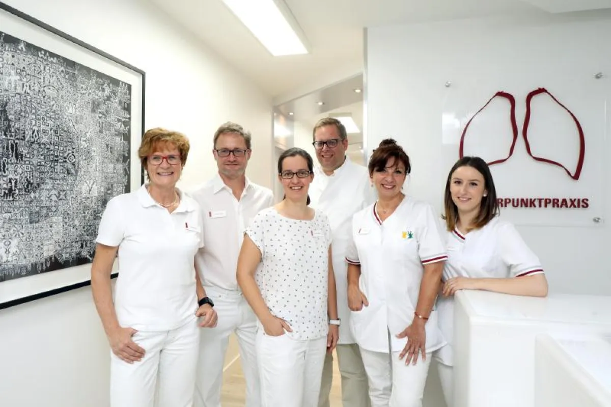 v.l.n.r.: Das Team -  Dr. Ulrike Neise, Dr. Harald Stöcker, Dr. Viviane Uerdingen, Dr. Charles Lange