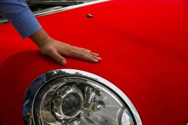 Bild: CAR-Tuning mit haptischen „Erlebnisfolien“