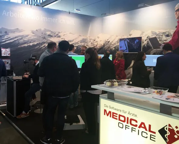 Bild: Reger Austausch am INDAMED-Messestand