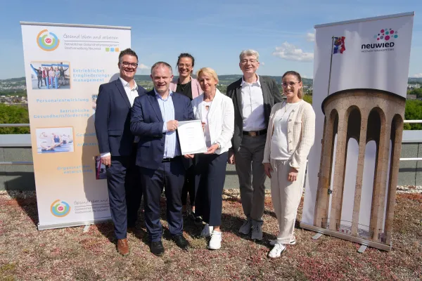 Bild: Ausgezeichnet arbeiten: Mitarbeitende liegen der Stadtverwaltung Neuwied am Herzen 