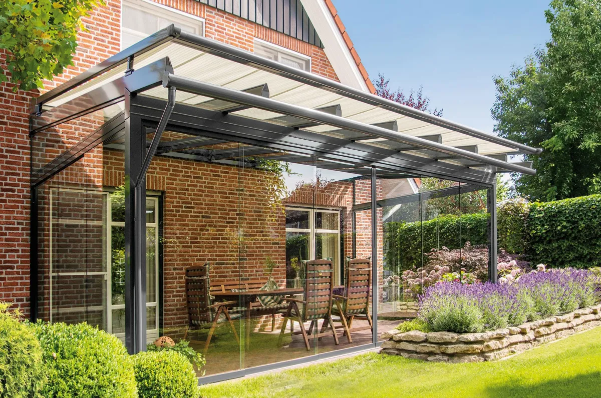 Die Wintergartenmarkisen von markilux lassen sich an jeder Glaskonstruktion anbringen.