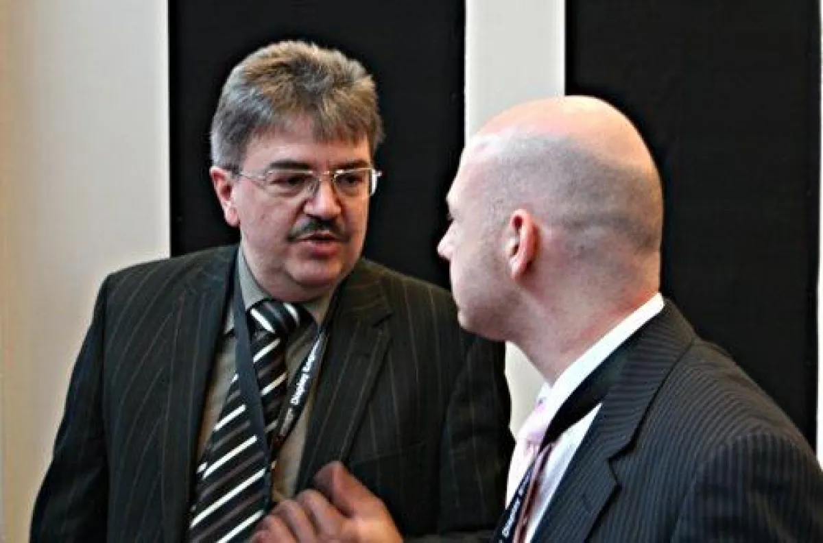 Jürgen Mönch, (Geschäftsführer der Firma mCon solutions) und Oliver Schwede (invidis) im Gespräch