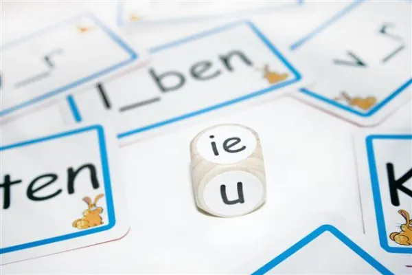 Bild: Lernspiel „Hasen-Hosen“ von IQ-Spiele trainiert spielend die Vokale