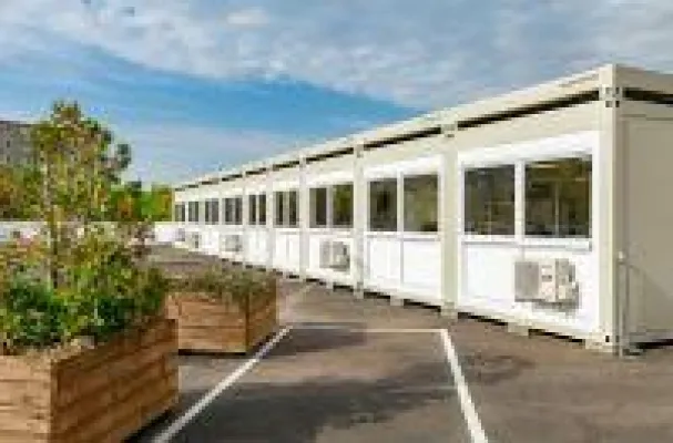 Bild: Den Umbau im Blick: ELA Projektbüro auf dem Dach eines Einkaufzentrums