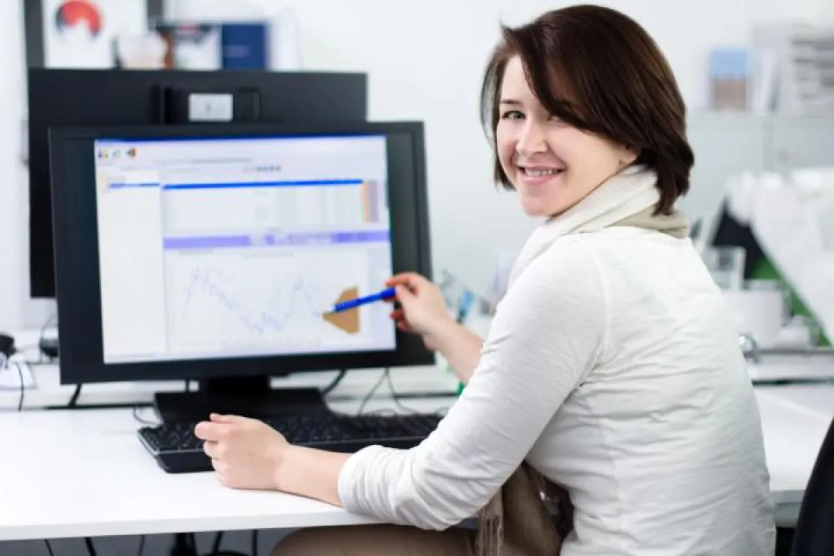 Projektleiterin Mag. Dipl-Ing. Karin Hodnigg mit dem Produkt econols