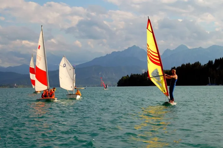 Bild: Sommerferien 2007: Wassersport am Fuß der Alpen