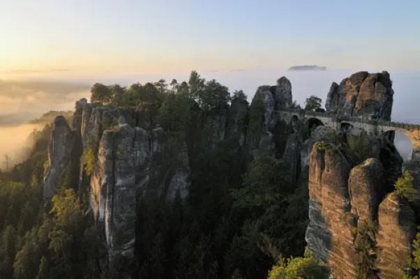 Bild: Elbsandsteingebirge präsentiert sich europäischen Touristikern