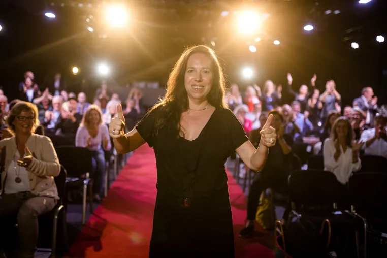 Dresdner Unternehmerin freut sich über Auszeichnung beim internationalen Speaker Slam 2021 Bild: Dresdner Unternehmerin freut sich über Auszeichnung beim internationalen Speaker Slam 2021