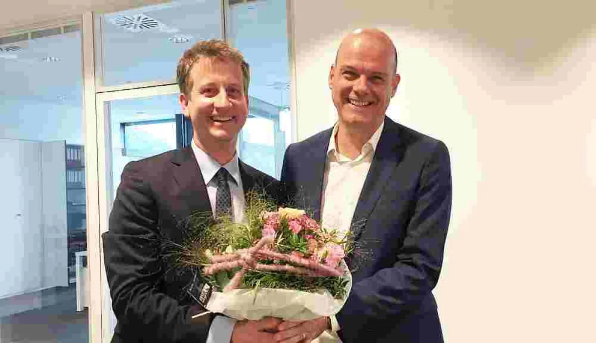 Bei einem Umtrunk dankte Marc Deisenhofer (links), geschäftsführender Gesellschafter der Präg-Gruppe