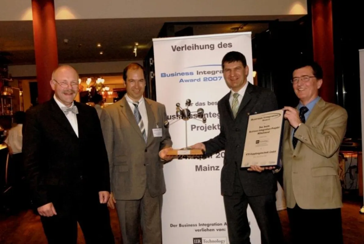 Nahm für KTR und itelligence den Business Integration Award entgegen: Markus Kellermeyer von itelligence (2.v.r.), umrahmt von den Mitgliedern der Award-Jury (v.l.n.r.): Dr. Wolfgang Martin, Prof. Dr.