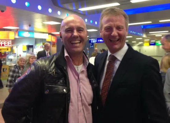 Bild: Im Auftrag von 1Live: Trickdiebkünstler Giovanni Alecci beklaut Innenminister