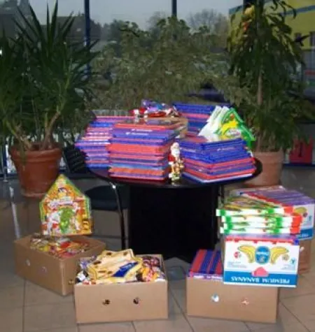Bild: Service 94 GmbH sammelt kleine Geschenke für notleidende Kinder