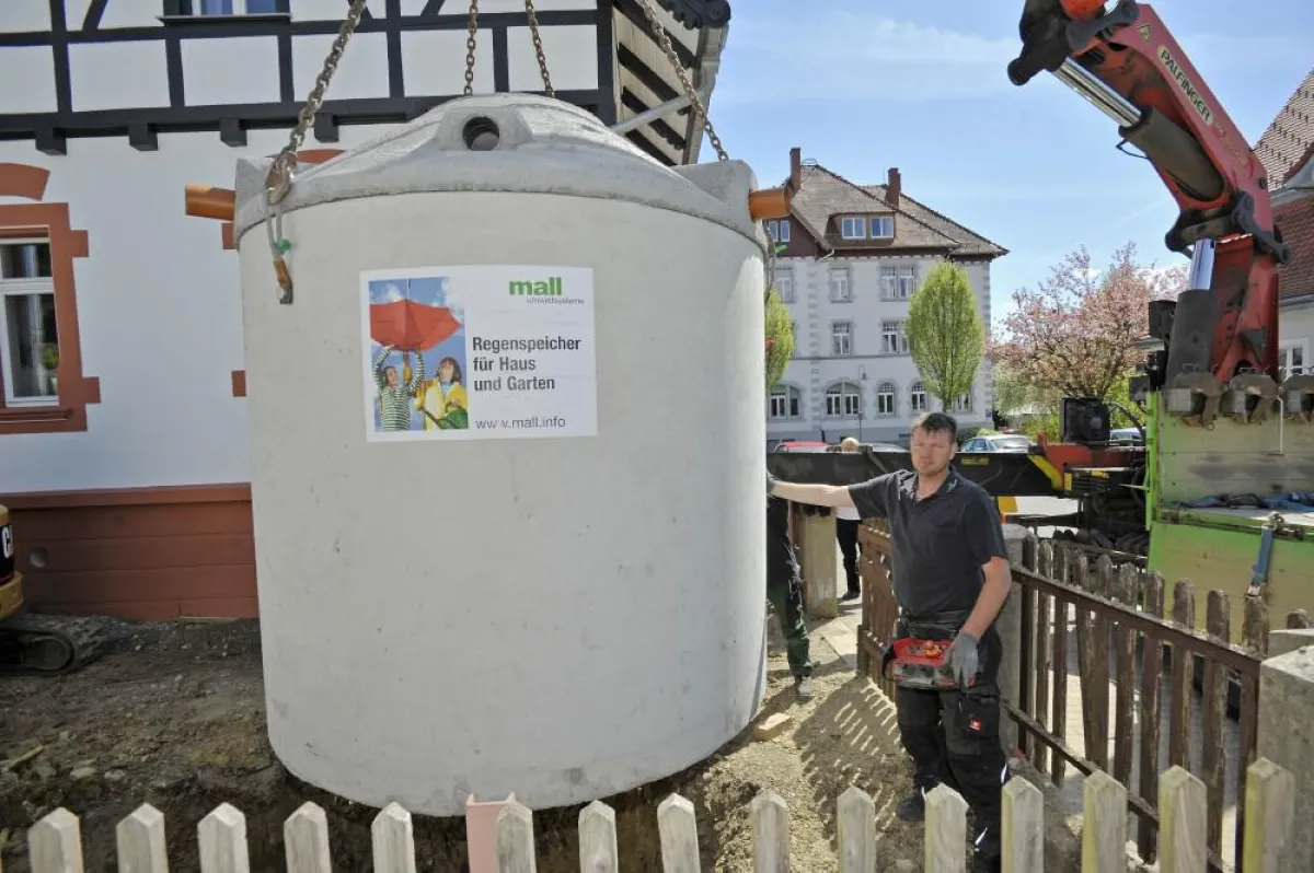 Der Einbau einer Betonzisterne ist auch im Bestand kein Problem. (Mall GmbH)
