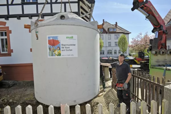 Bild: Mall mit "Kompetenzzentrum Regenwasser"