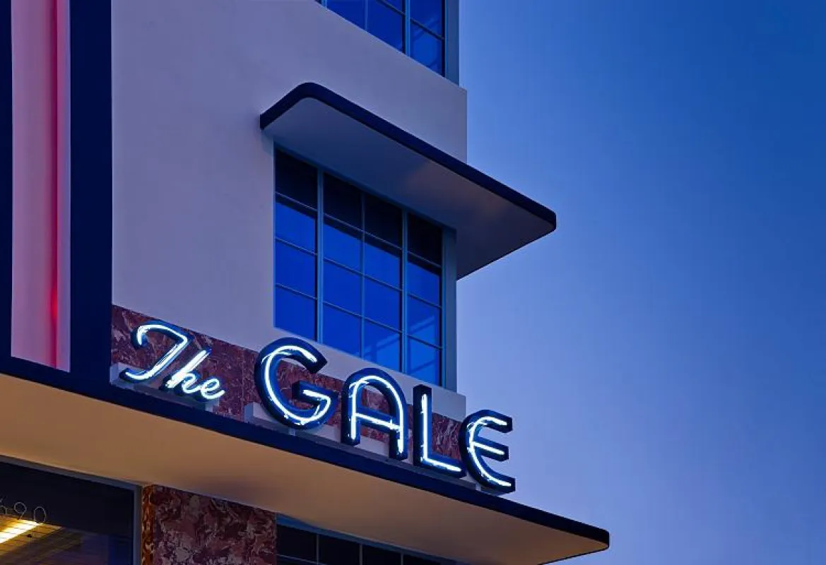 Das Gale South Beach & Regent Hotel wurde in den 40er Jahren im Art-Déco-Stil erbaut.