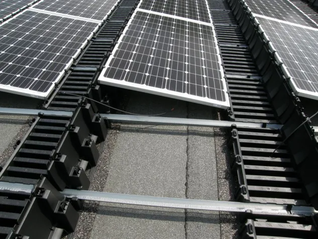 Bild: Pfeiffer & May-Gruppe setzt auf Photovoltaik. Und auf Flamco