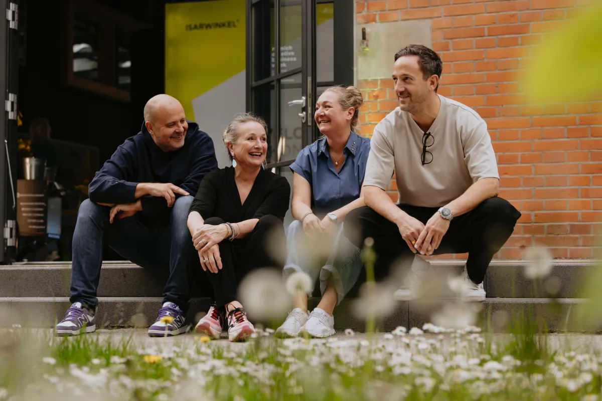 Die BECC Agency Geschäftsführung im ISARWINKEL (v.l.n.r.): L. Geuder, S. Kraus, K. Kraus, M. Seyrek (© Carina Gromer (geb. Pilz) für BECC Agency & ISARWINKEL)