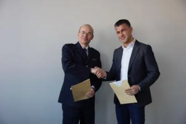 Bild: ADAC Fahrsicherheitszentrum Berlin-Brandenburg und Polizeiinspektion Brandenburg schließen Kooperationsvertrag