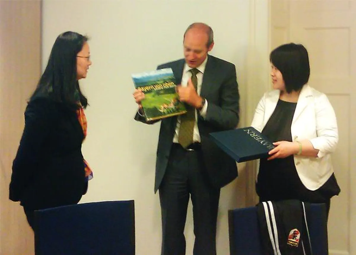 Treffen von Frau Shi, Geschäftsführerin China Liangtse mit Herrn Dr. Johann Niggl, Leiter Invest in Bavaria