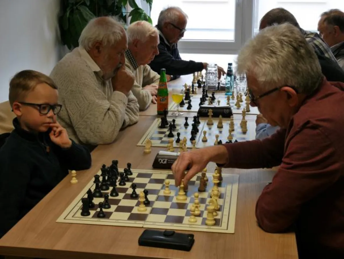 Schachspielen im Seniorenzentrum der Zieglerschen