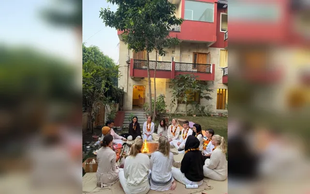 Warum das Yoga Teacher Training in Rishikesh so beliebt ist Bild: Warum das Yoga Teacher Training in Rishikesh so beliebt ist