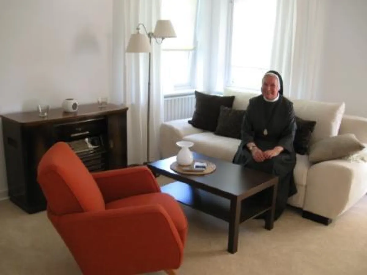 Schwester Roswitha war vom neu eingerichteten Gästehaus für Angehörige von Krankenhauspatienten sehr angetan.