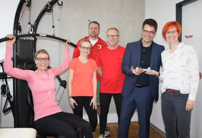 proteco: Biathletin Kati Wilhelm startet „FC Mittelstand“ und eröffnet Fitnessraum Bild: proteco: Biathletin Kati Wilhelm startet „FC Mittelstand“ und eröffnet Fitnessraum