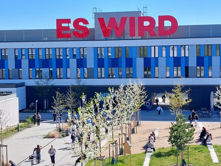 Bild: „HAW-direkt“: Forschungsprojekt „KI-gestütztes Campus-, Gebäude- und Energiemanagement“ erhält Förderung des Landes
