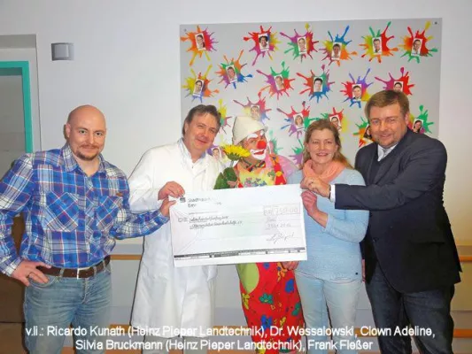 Bild: Heinz Pieper Landtechnik spendet für CliniClowns