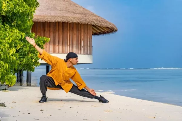 Bild: Nova Maldives: Kung-Fu Master und spiritueller Energieheiler Sifu Aniket gibt ein Gastspiel vom 3.-19.07.23
