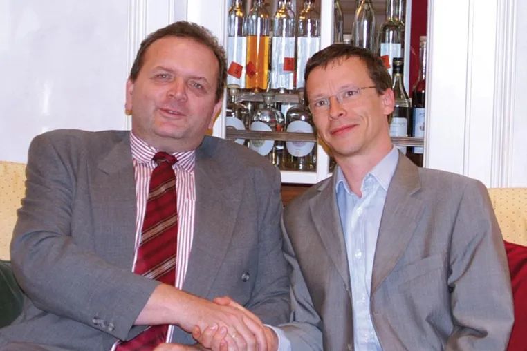 IBN Distribution GmbH schließt Distributionsvertrag mit DeskCenter® Solutions AG Bild: IBN Distribution GmbH schließt Distributionsvertrag mit DeskCenter® Solutions AG