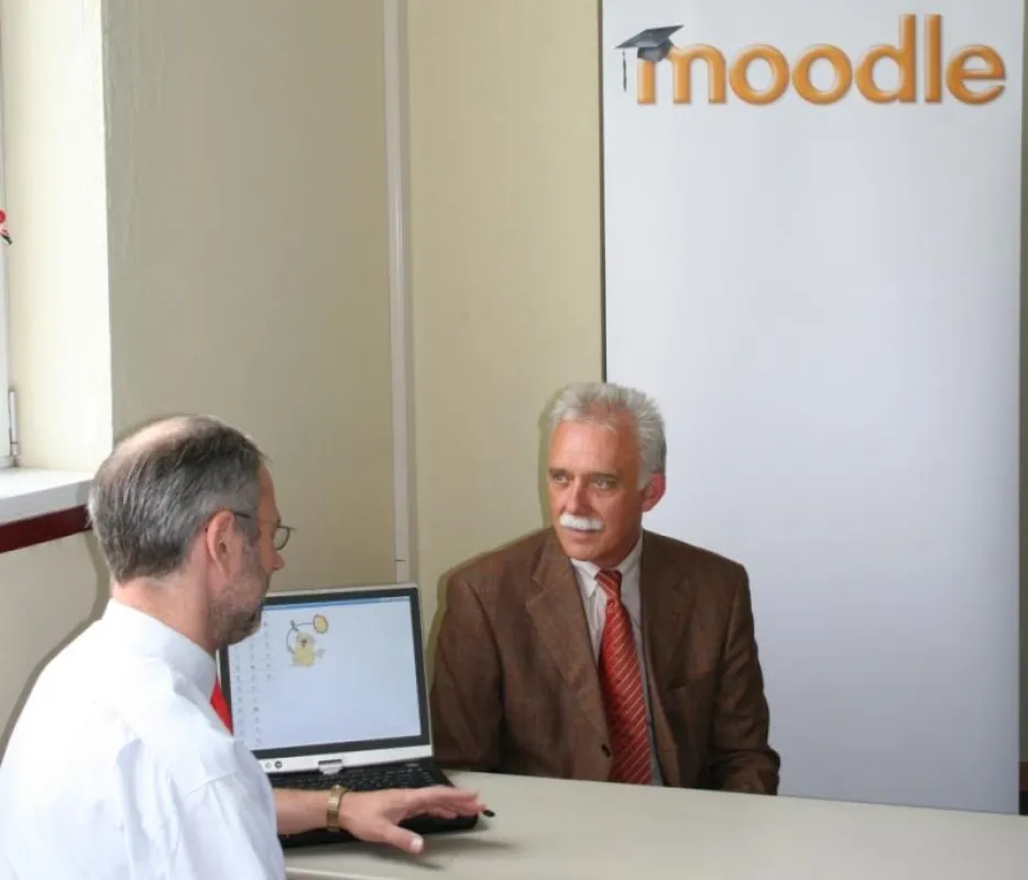 Rektor J. P. Bröder und Dag Klimas nach der Eröffnung des Moodle-Projektbüros