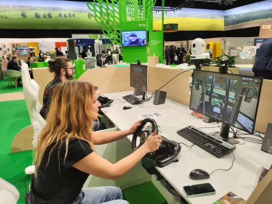 Bild: Mediacolor und Genokom präsentieren: E-Sport-Livestreaming im Farming Simulator zur Grünen Woche 2025
