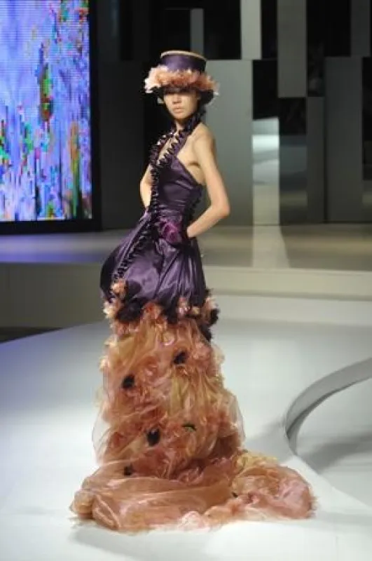 Roben von Jo Myung waren im Rahmen der SCARF (Supreme Corean Artist Fashion Show) zu sehen – unterstützt von der Korea Women Entrepreneurs Association. Foto: HKTDC