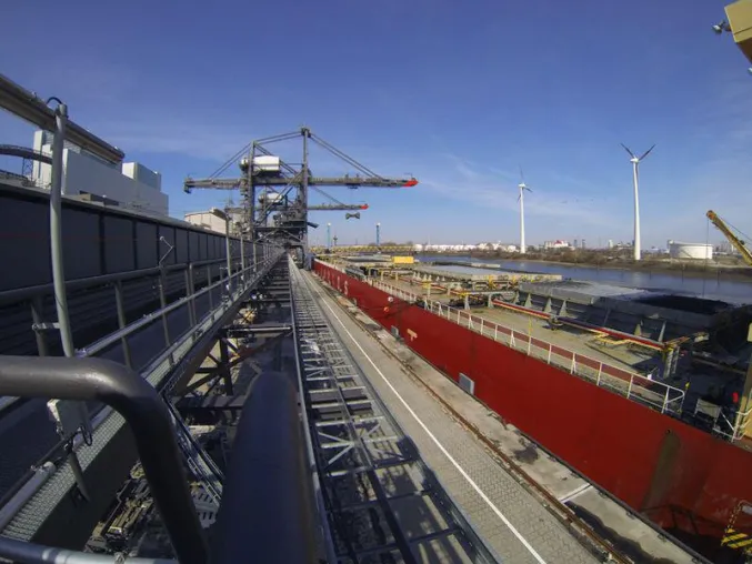 Bild: Brunsbüttel Ports nun auch im Regelbetrieb als Logistikdienstleister im Kraftwerk Moorburg