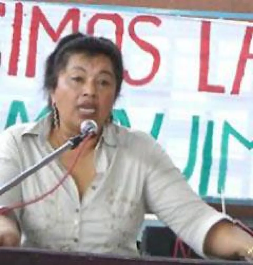 Ecuador. Guadalupe Llori, die charismatische Führungsfigur der gewaltfreien Indio-Partei Phachakutik, seit Dezember 2007 widerrechtlich in Haft. Bild: humanrightsfoundation.org