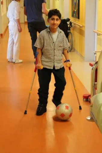 Bild: Einsatz für einen afghanischen Jungen - Potsdamer Kliniken operieren kostenfrei Husein