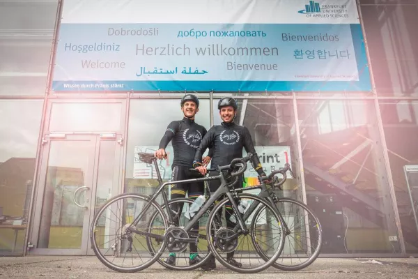 Bild: Grenzenloses Europa: 2 Rennräder – 4 Wochenenden – 12 Länder /Zwei Rennradfahrer durchqueren Europa