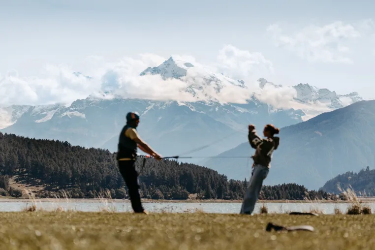 Reschensee im Sommer: Zwischen Mountainbike-Trails, Gipfeltouren und Kitesurfen Bild: Reschensee im Sommer: Zwischen Mountainbike-Trails, Gipfeltouren und Kitesurfen