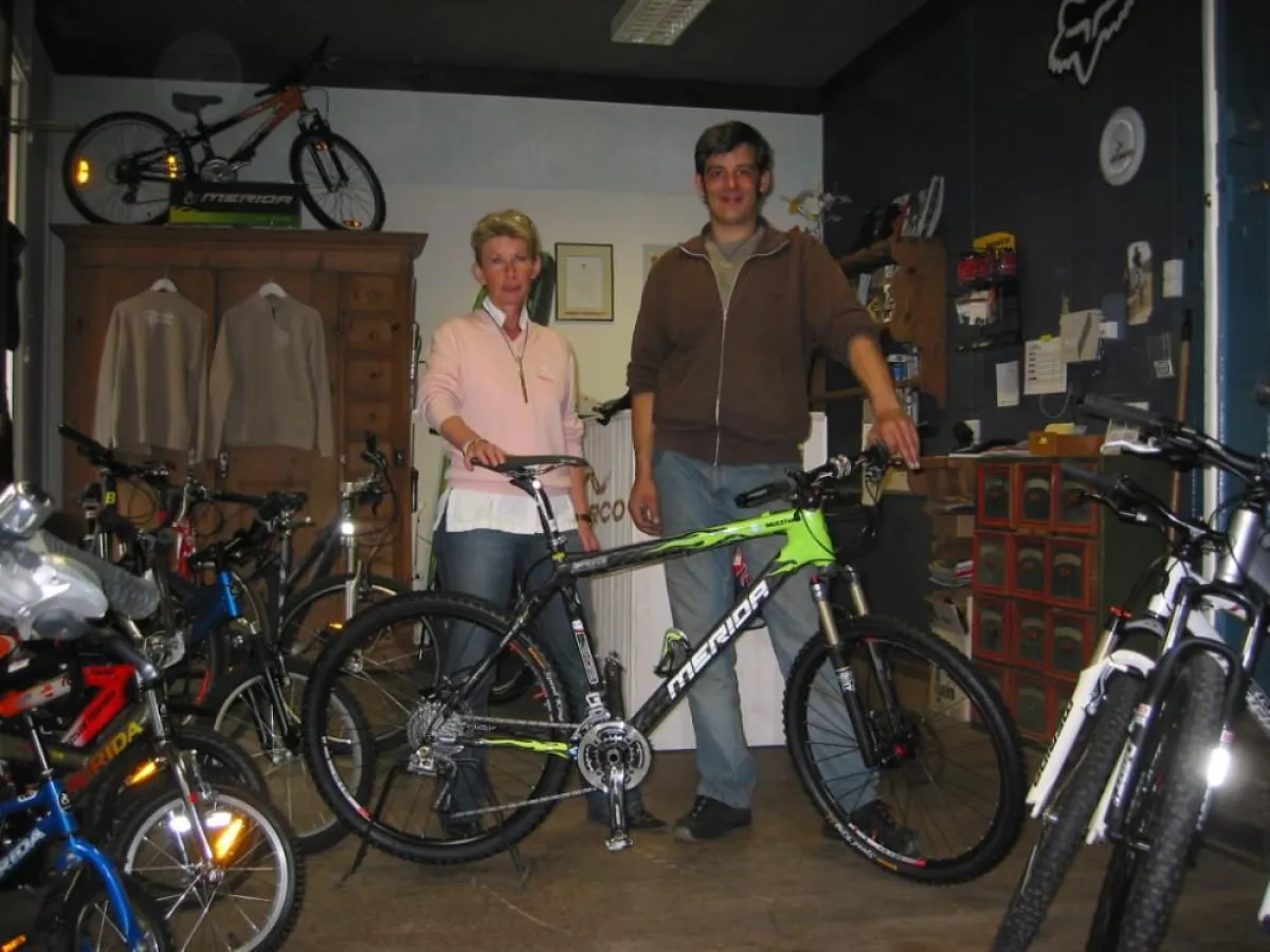 v.l.: Monika Martin vom Palazzo Mÿsanus und Bruno Bolliger, Bike Shop Bolliger