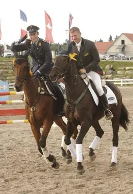 Bild: Großes Finale der Jeep BIG FOUR Trophy auf Gut Matheshof in Kreuth. Fernsehstar Till Demtröder überreicht Ehrenpreise