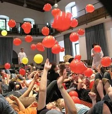 Bild: Kreativ-Urlaub für Familien - BURG FÜRSTENECK lädt ein zur "Musischen Familienwoche"