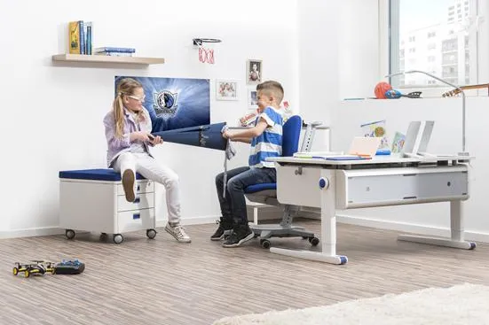 Schulanfang: Der 1. eigene Schreibtisch von moll Bild: Schulanfang: Der 1. eigene Schreibtisch von moll