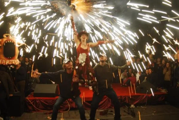 Berlin lacht! 7. Internationales Straßentheater Festival - Tournée de Berlin Bild: Berlin lacht! 7. Internationales Straßentheater Festival - Tournée de Berlin