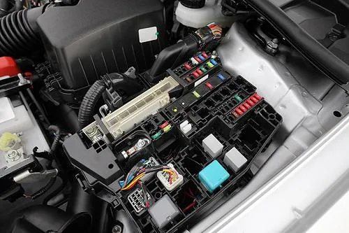 Bild: Elektrisch verbunden – Steckverbinder im Auto