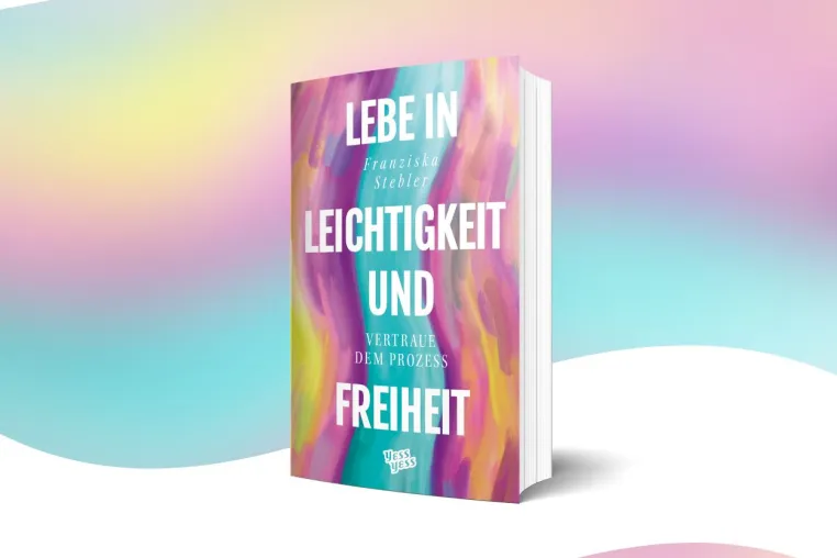 Bild: Neues Buch im YessYess Verlag: Franziska Stebler: „Lebe in Leichtigkeit und Freiheit – Vertraue dem Prozess“ 