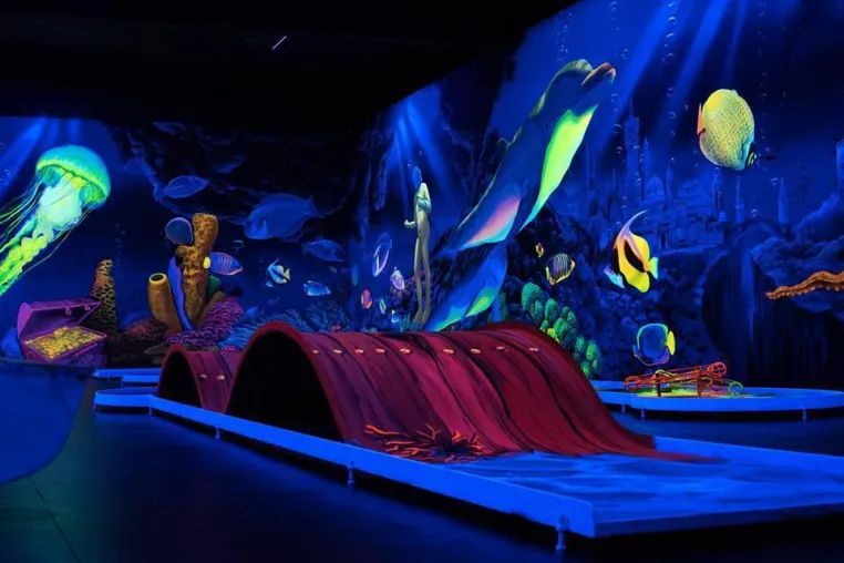 Bild: 3D Schwarzlicht Minigolf in Senden bei Ulm